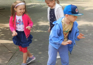 Z okazji Dnia Dziecka Zarząd Dzielnicy Wola m.st. Warszawy przygotował dla dzieci niespodziankę - gry wielkoformatowe wykonane przez nauczycieli z wolskich przedszkoli.