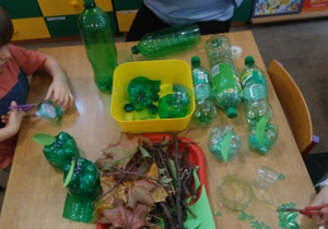 prace plastyczne z butelek plastikowych