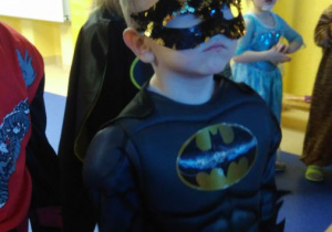 Chłopiec w stroju Batmana